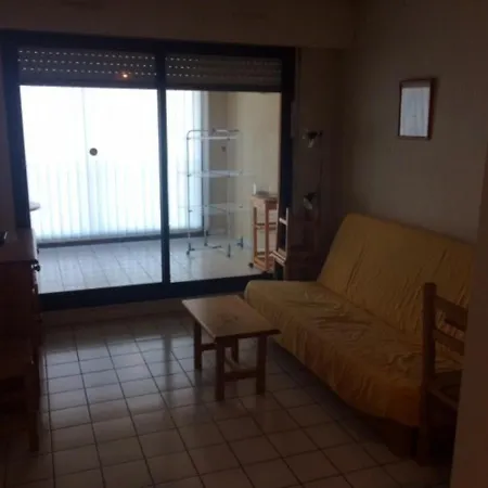 2 Pieces + Cabine, 6 Couchages, Proche Plage, Parking - Fr-1-388-44