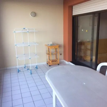 2 Pieces + Cabine, 6 Couchages, Proche Plage, Parking - Fr-1-388-44